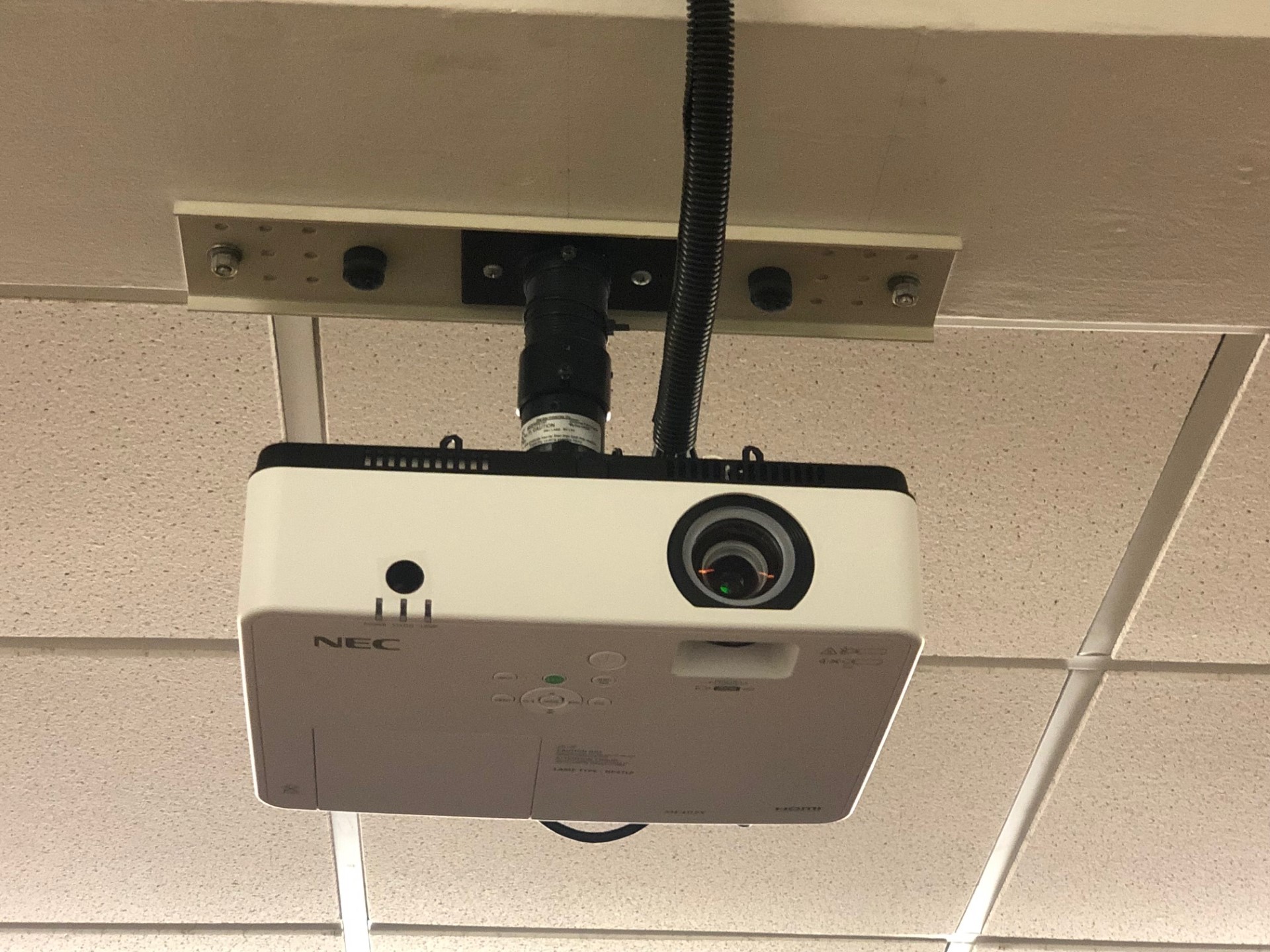 B013 projector