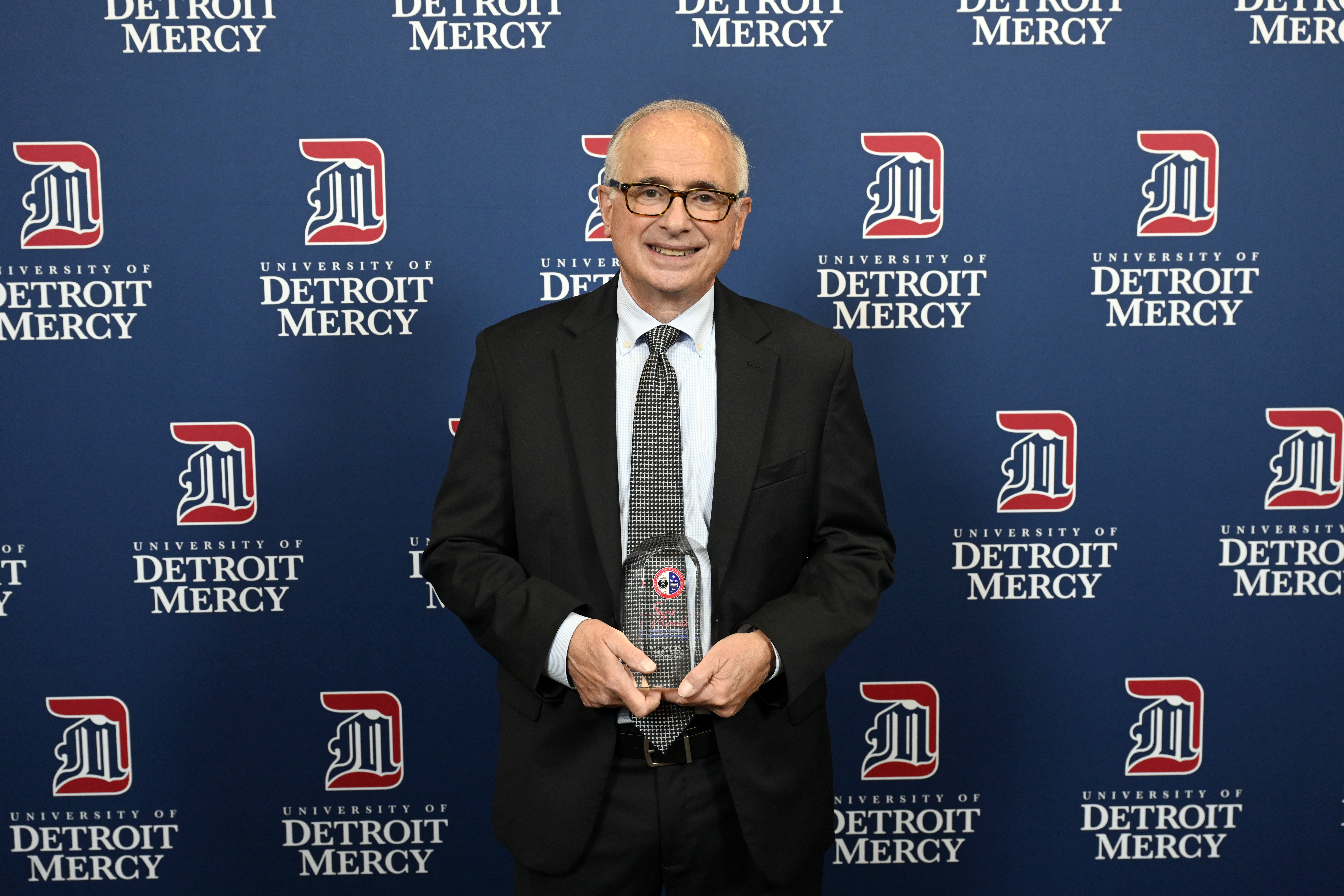 Mike DiGiovanni receives his Spirit Award.