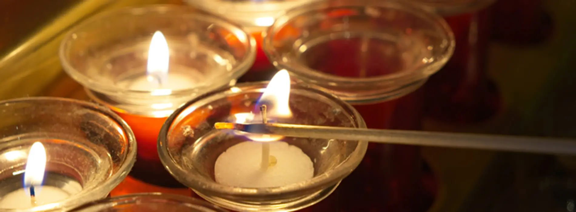 candles of rememberance being lit
