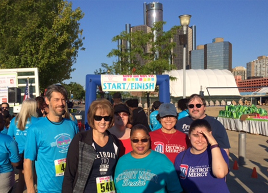 Detroit Mercy Bibliophiles at race