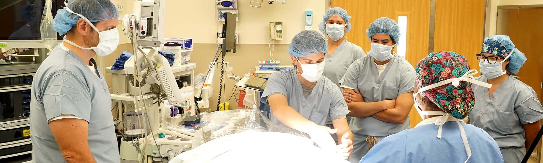 crna students in a simulation