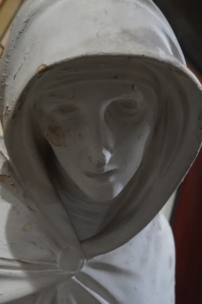 Mary's face on Pita statue